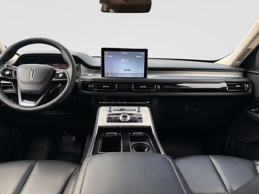 Used 2023 Lincoln Aviator AWD w/ Premium Package image 18