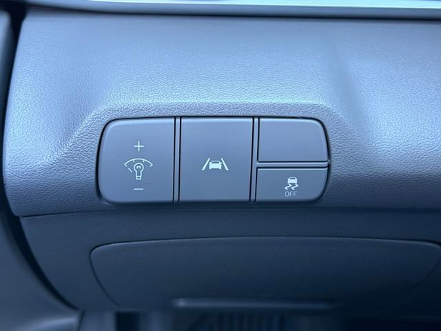 Used 2023 Hyundai Elantra SEL image 12