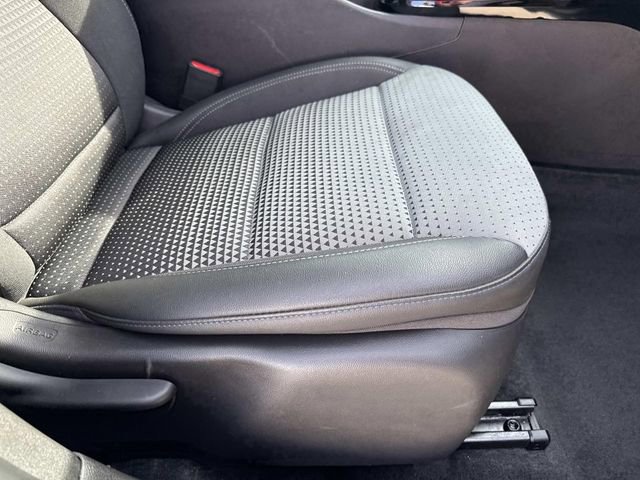 Used 2025 Chevrolet Trax LT w/ LT Convenience Package FWD image 29