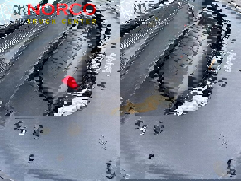 Used 2015 GMC Acadia SLE image 23