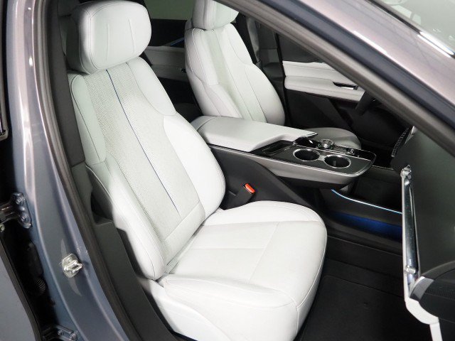 Used 2024 Cadillac Lyriq AWD Luxury image 2