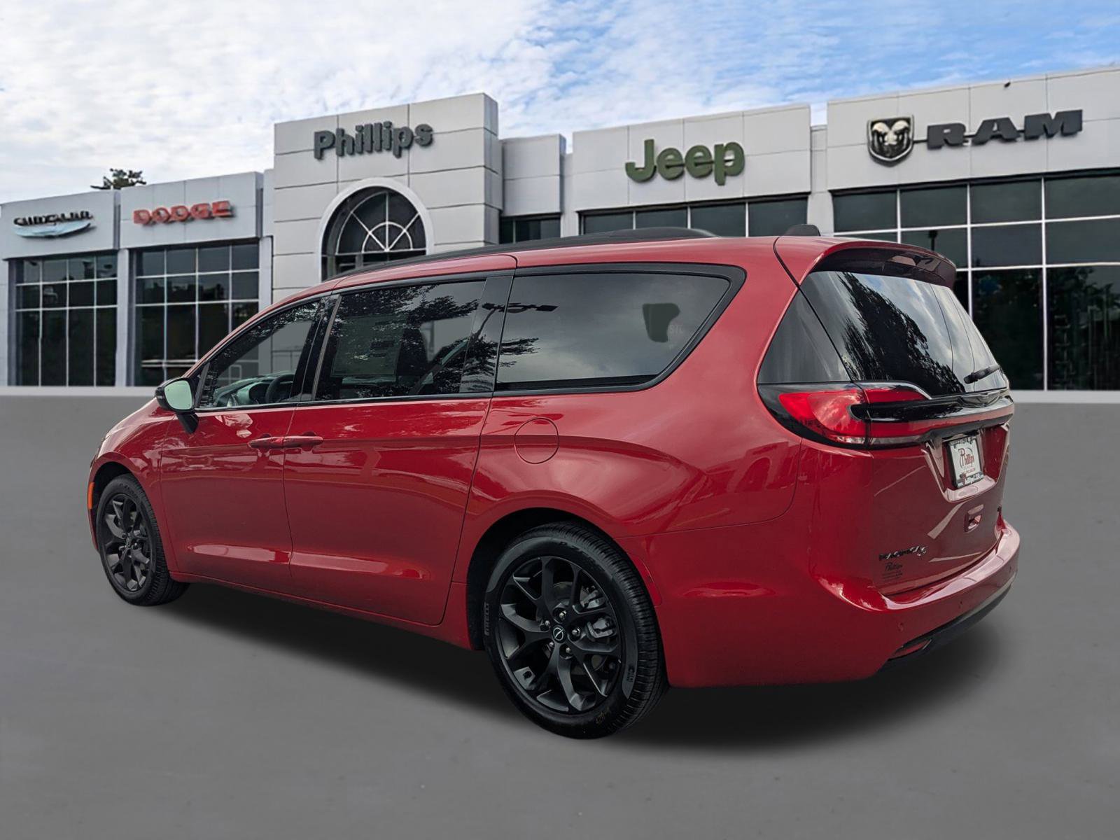 New 2026 Chrysler Pacifica Limited w/ S Appearance Package image 5