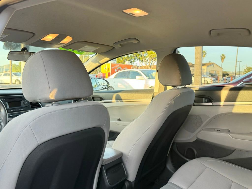 Used 2017 Hyundai Elantra SE image 19