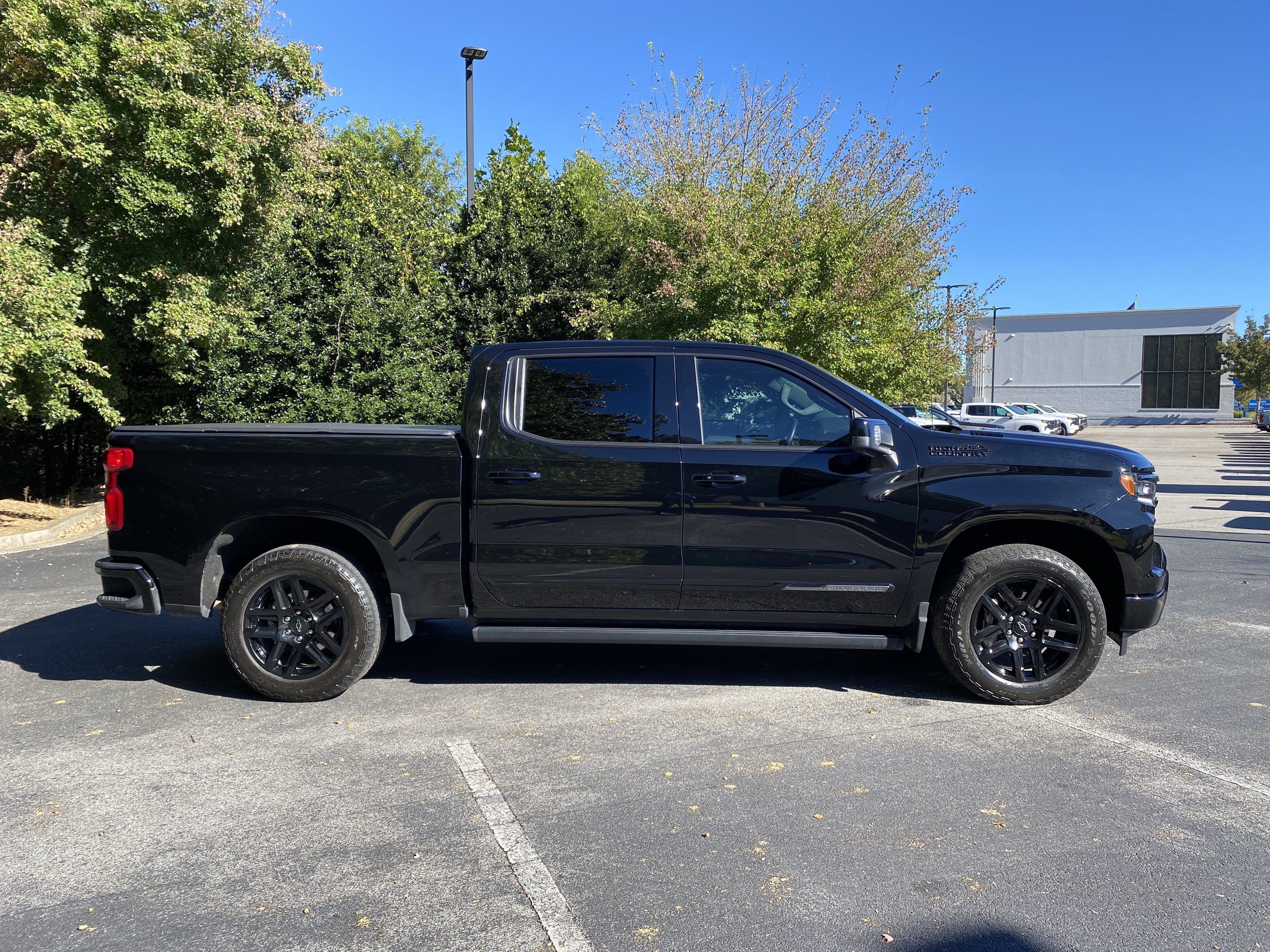 Used 2025 Chevrolet Silverado 1500 High Country w/ Midnight Edition AWD/4WD image 10