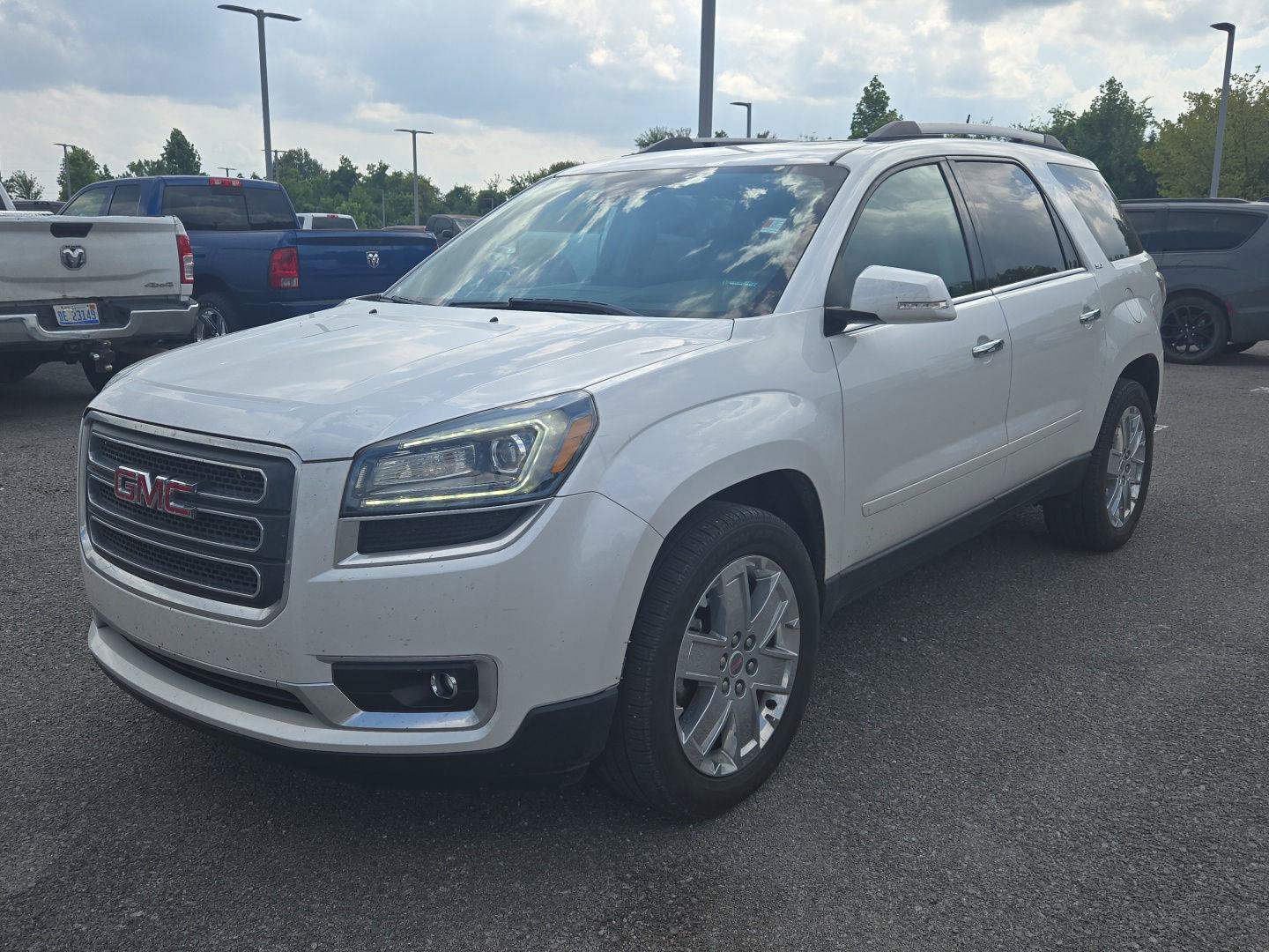 Used 2017 GMC Acadia Limited SLT FWD image 3