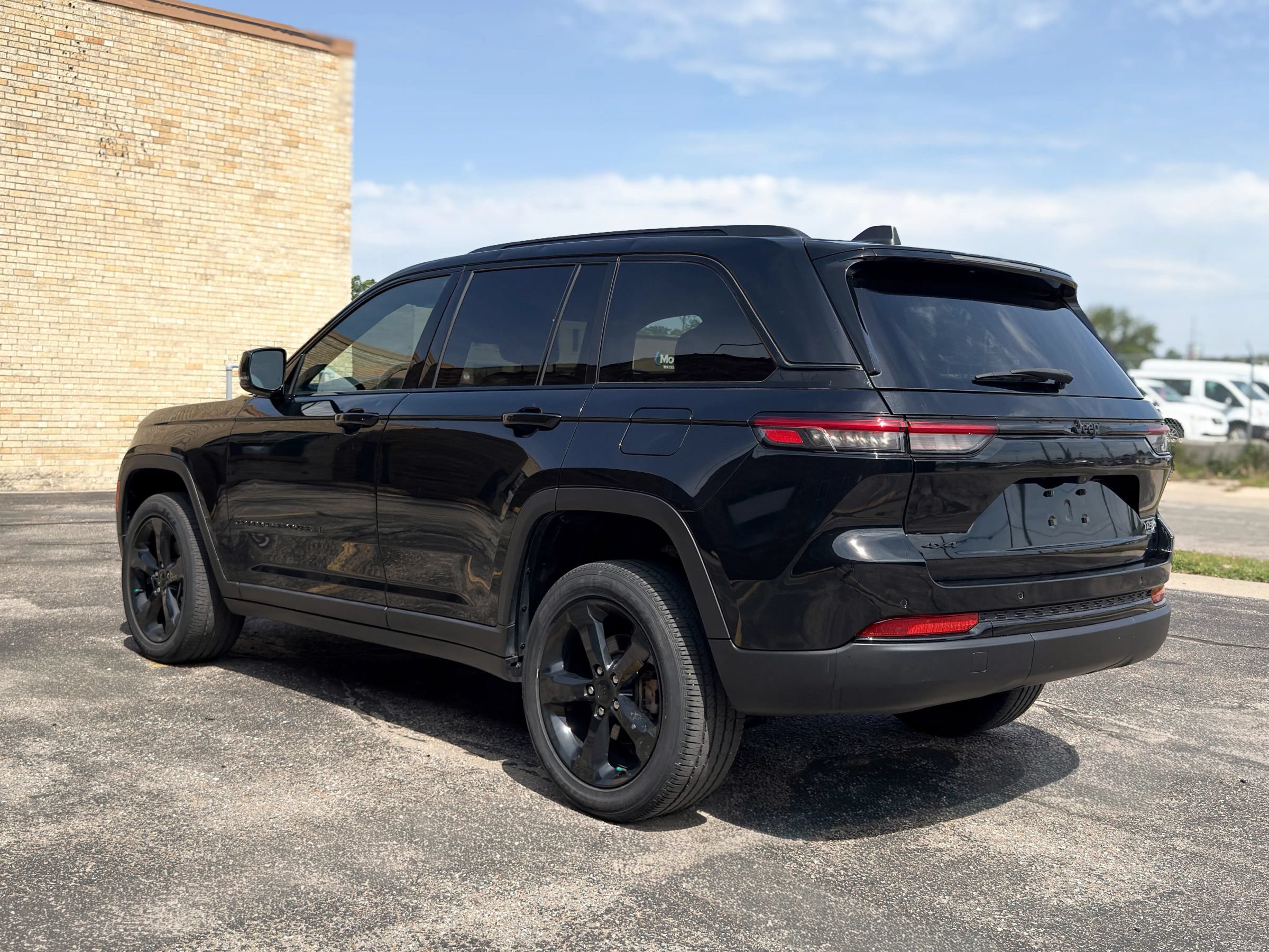 Used 2022 Jeep Grand Cherokee Altitude AWD/4WD image 5