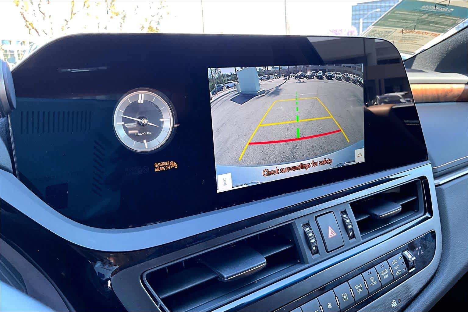Used 2025 Lexus ES 300h w/ Premium Package FWD image 25