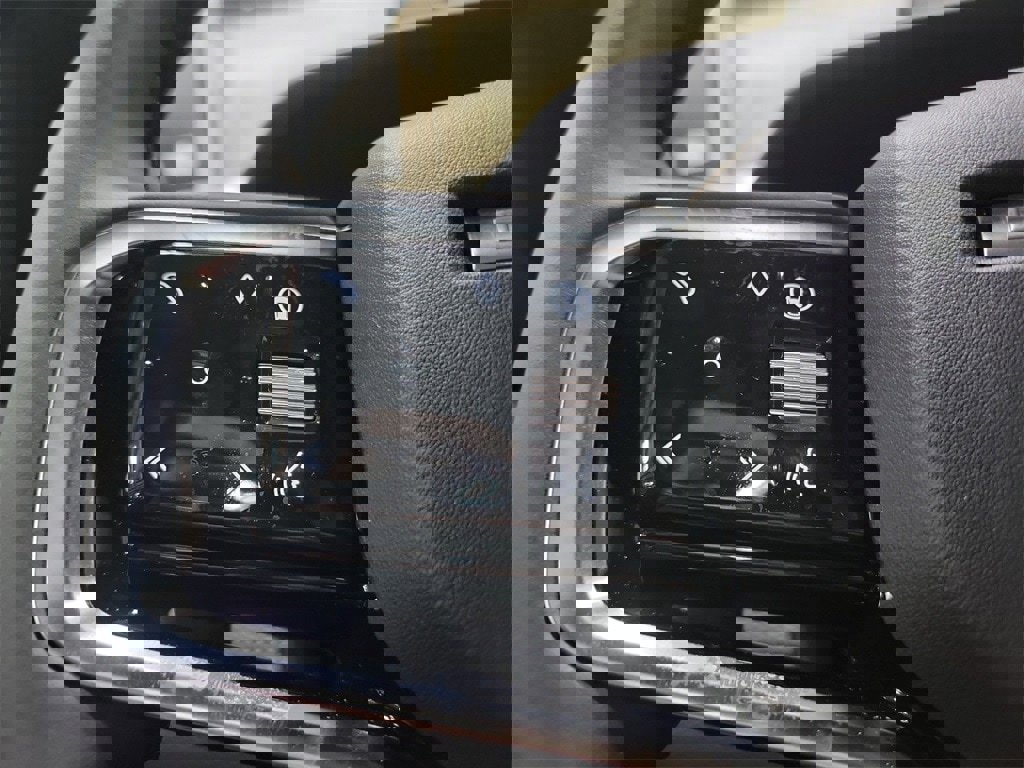 New 2024 Land Rover Discovery Sport Dynamic SE image 15