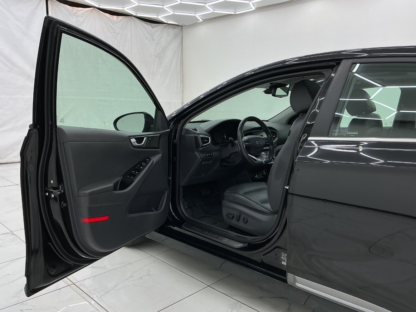 Used 2019 Hyundai Ioniq Limited FWD image 16