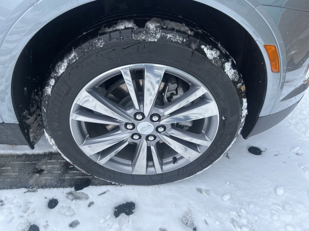 Used 2025 Cadillac XT5 Premium Luxury image 2