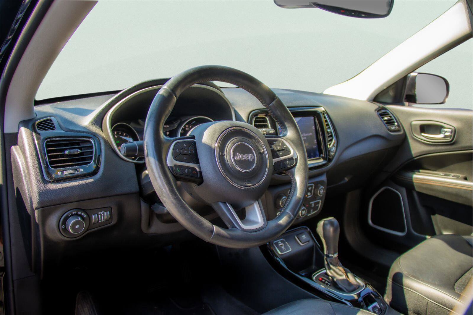 Used 2018 Jeep Compass Limited w/ Navigation Group FWD image 9