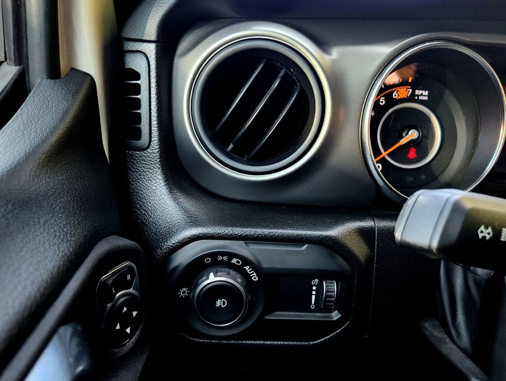 Used 2023 Jeep Wrangler Willys image 13