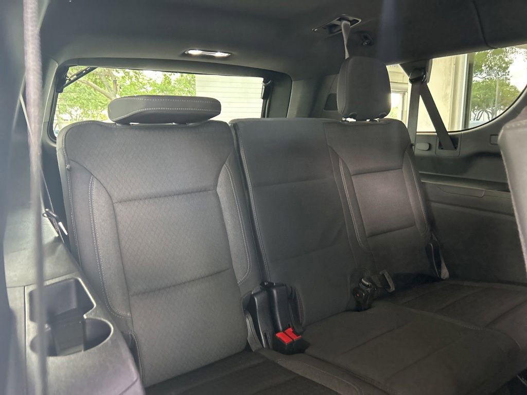 Used 2025 Chevrolet Suburban LS RWD image 31