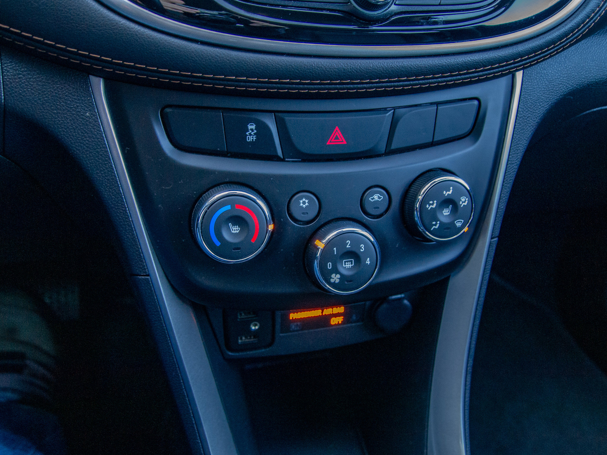 Used 2021 Chevrolet Trax LT w/ Sport Edition FWD image 18