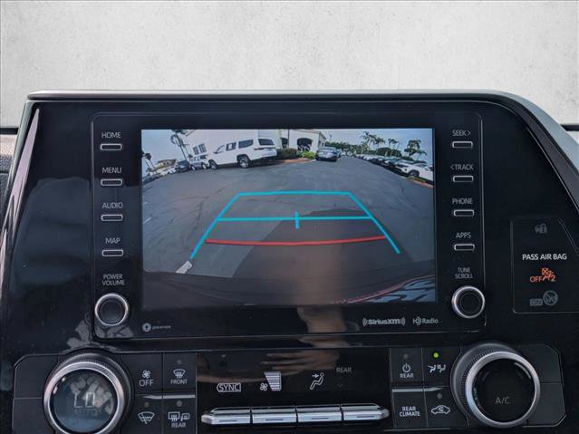 Used 2020 Toyota Highlander LE FWD image 15