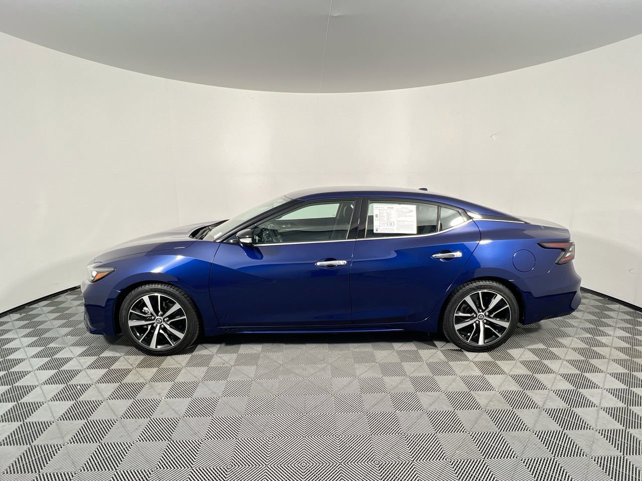 Used 2023 Nissan Maxima SV w/ Floor Mat Group FWD image 6