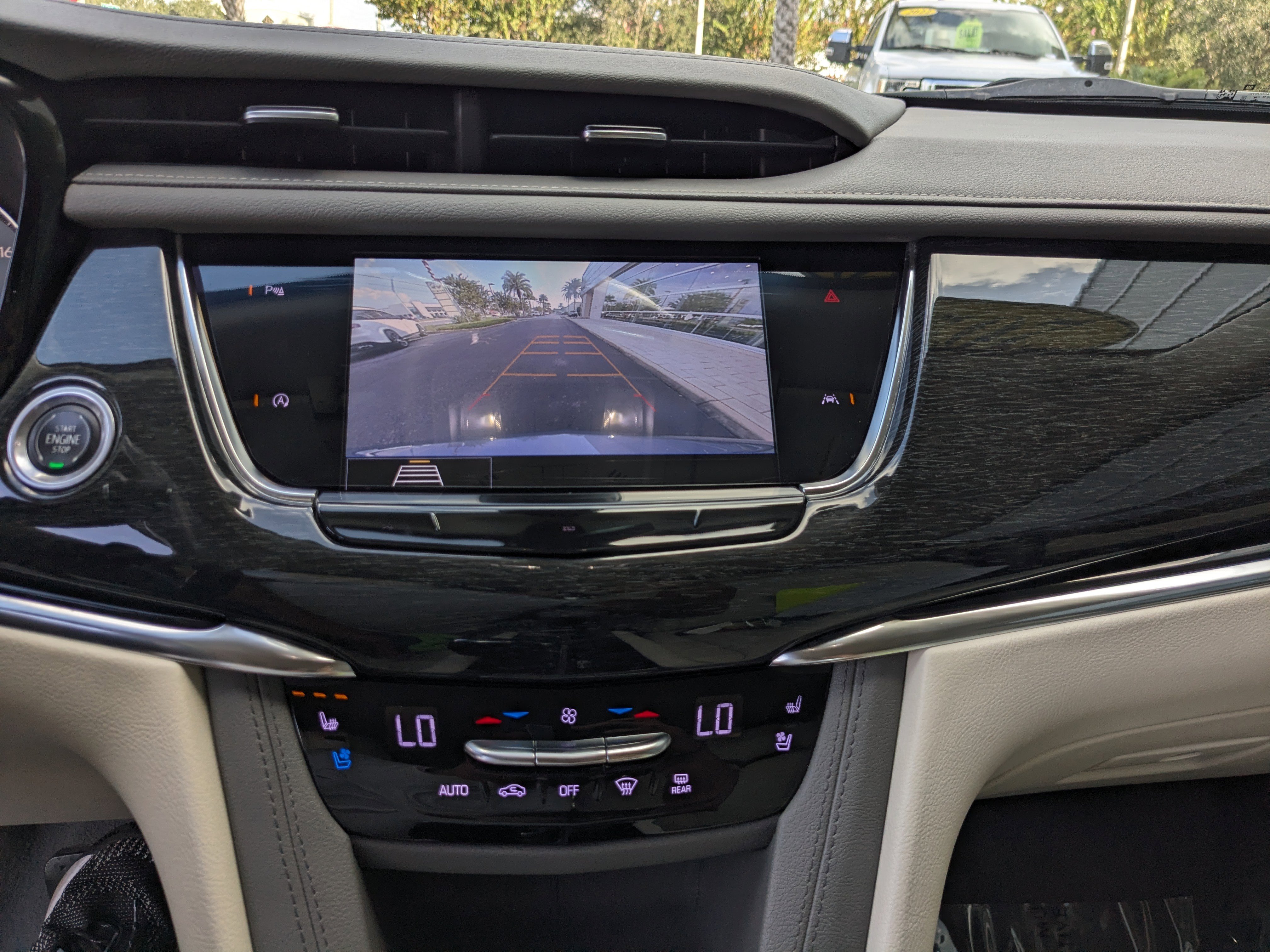 Used 2020 Cadillac XT6 Premium Luxury image 25