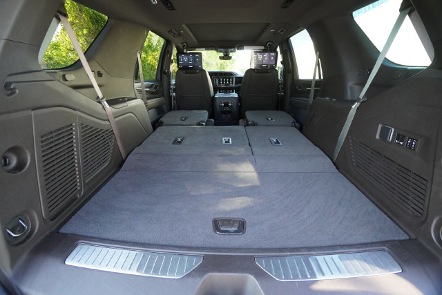 Used 2021 GMC Yukon Denali w/ Denali Ultimate Package AWD/4WD image 27