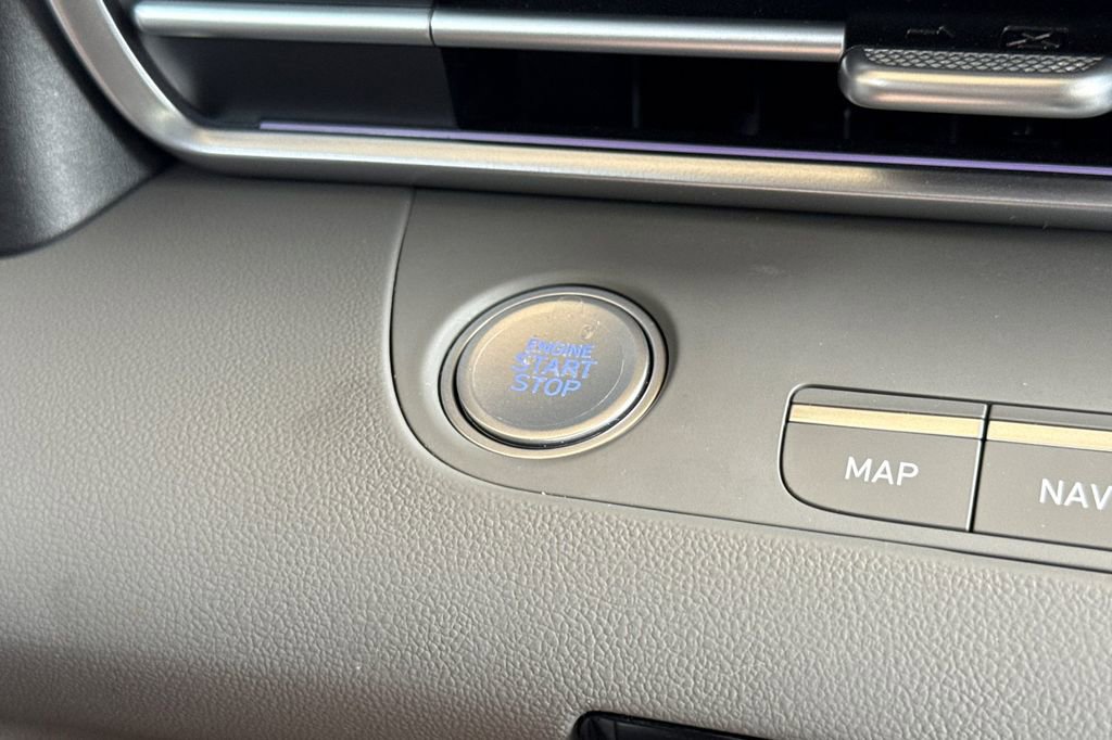 Used 2025 Hyundai Elantra SEL image 20