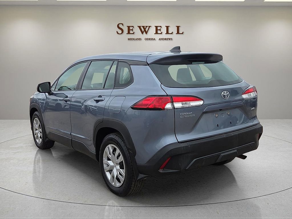 Used 2022 Toyota Corolla Cross L AWD/4WD image 3