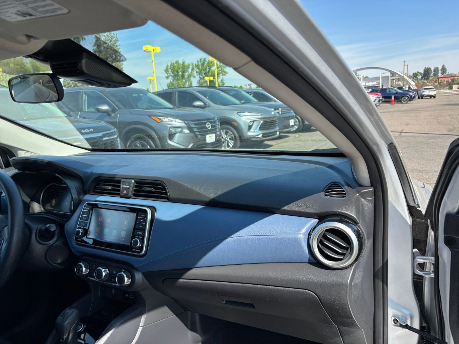 Used 2025 Nissan Versa SV image 33