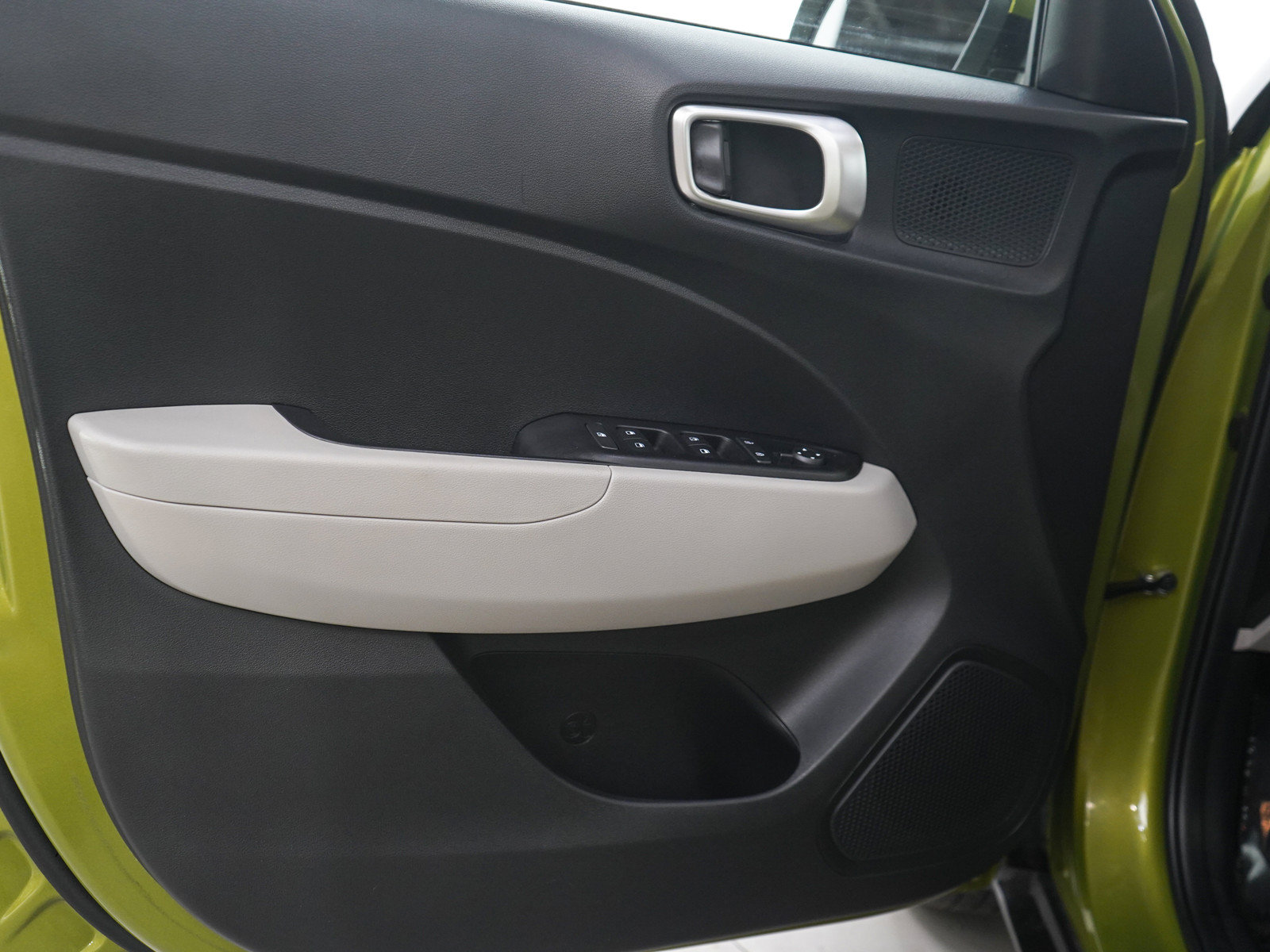 Used 2024 Hyundai Venue SEL FWD image 18
