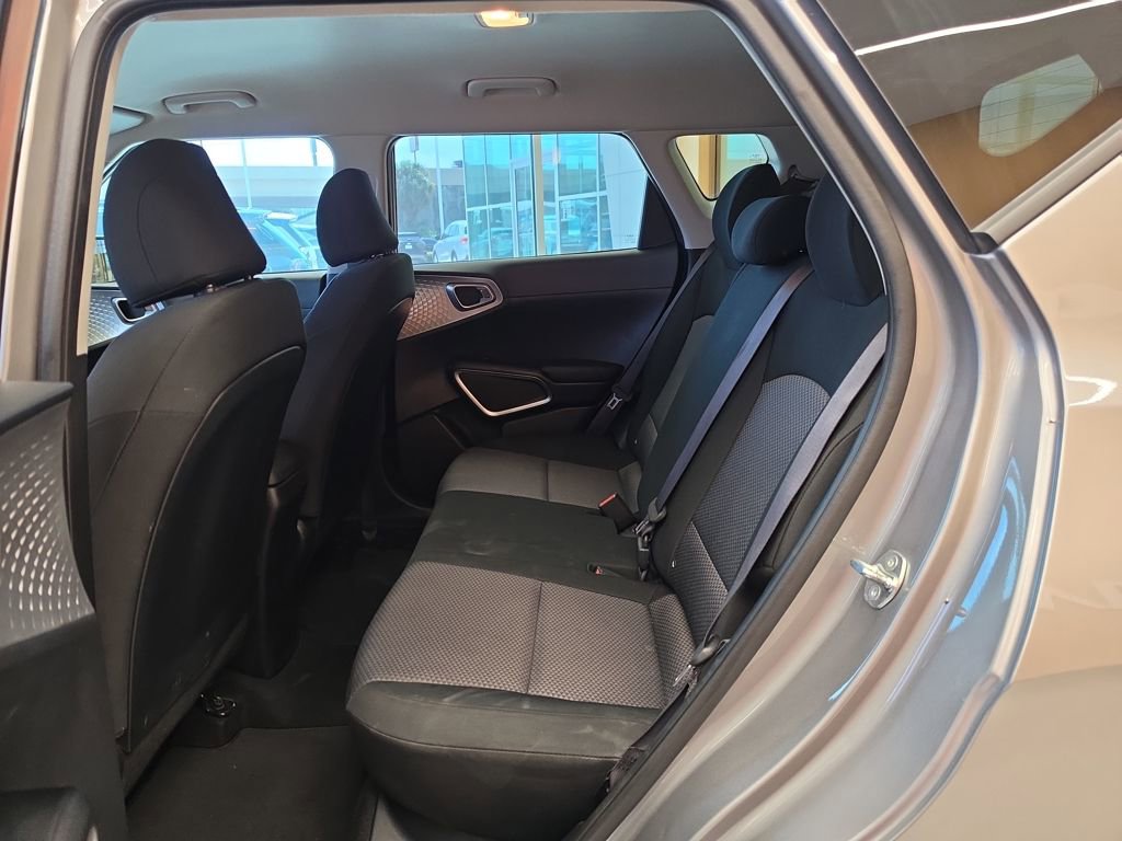 Used 2025 Kia Soul LX image 30