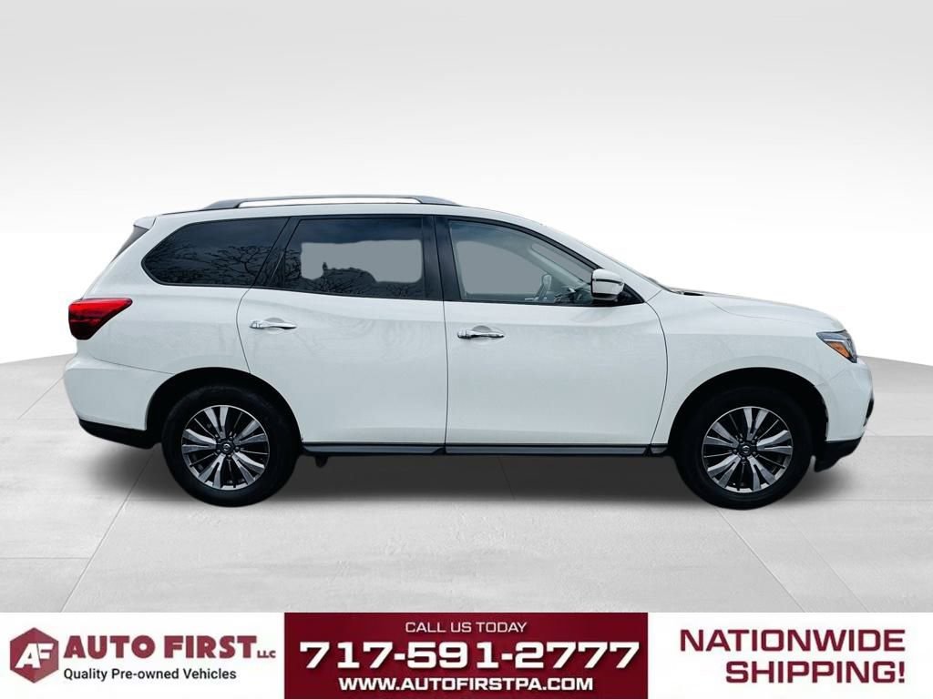 Used 2019 Nissan Pathfinder SV image 2