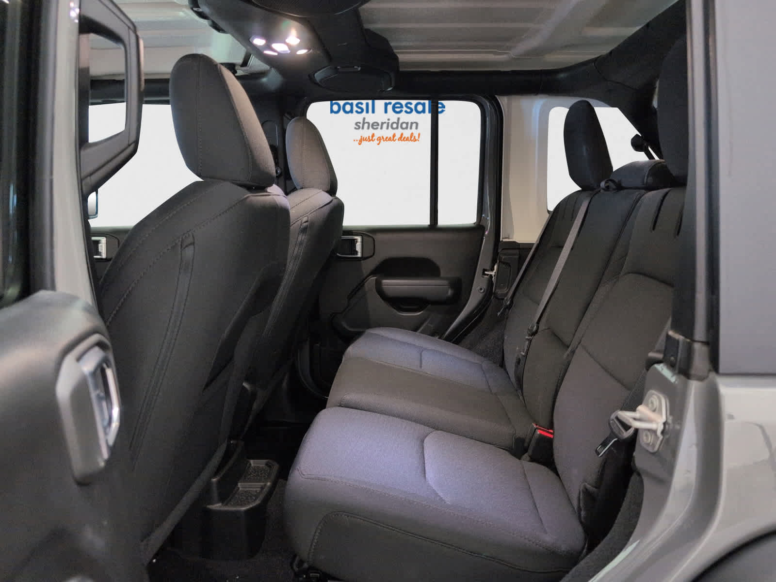 Used 2023 Jeep Wrangler Unlimited image 17