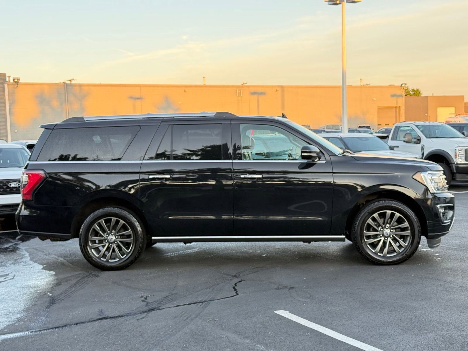 Used 2020 Ford Expedition Max Limited AWD/4WD image 3