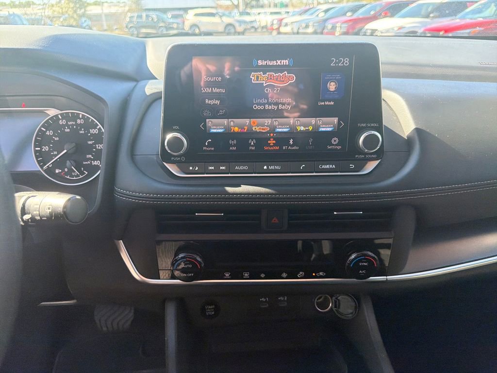 Used 2024 Nissan Rogue SV image 35