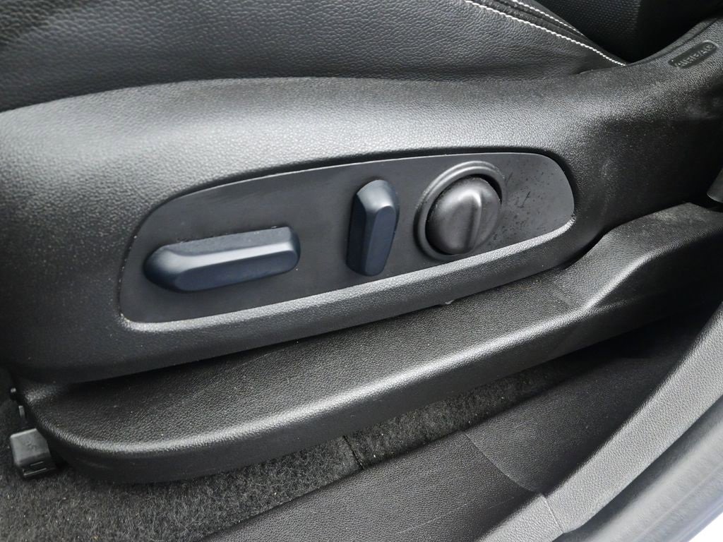 Used 2024 GMC Terrain SLT image 11