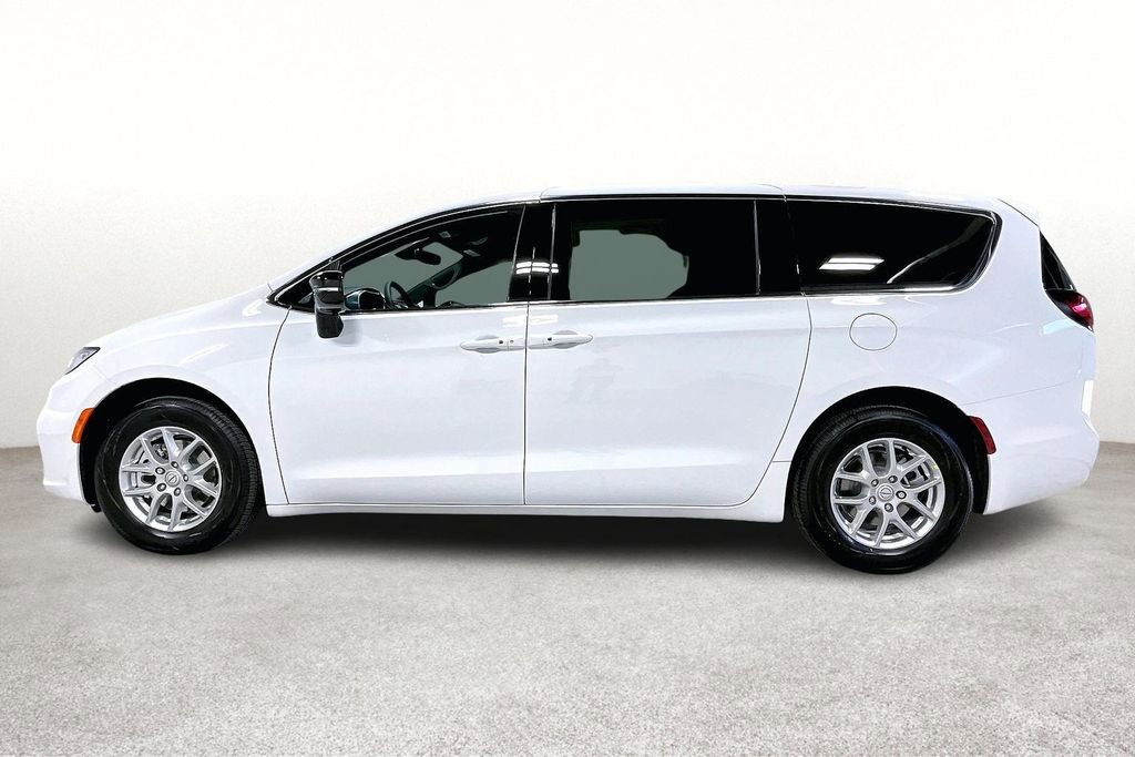 New 2026 Chrysler Pacifica Select image 7