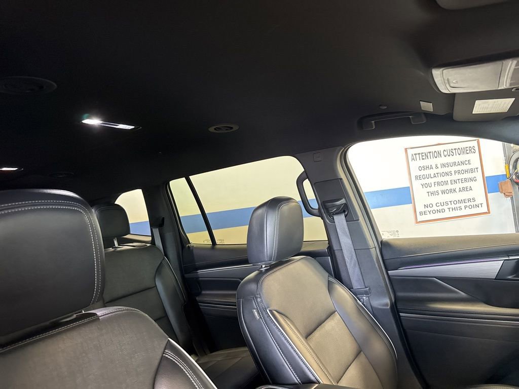 Used 2025 Buick Enclave Preferred AWD/4WD image 36