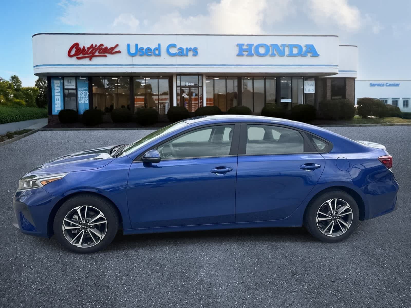Used 2024 Kia Forte LXS w/ LXS Technology Package FWD image 2