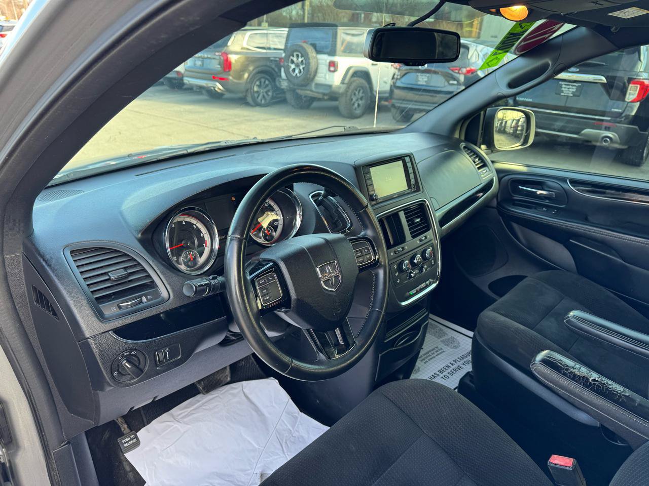 Used 2017 Dodge Grand Caravan SE FWD image 13