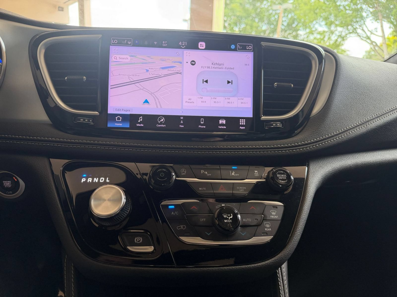 Used 2025 Chrysler Pacifica Limited FWD image 16
