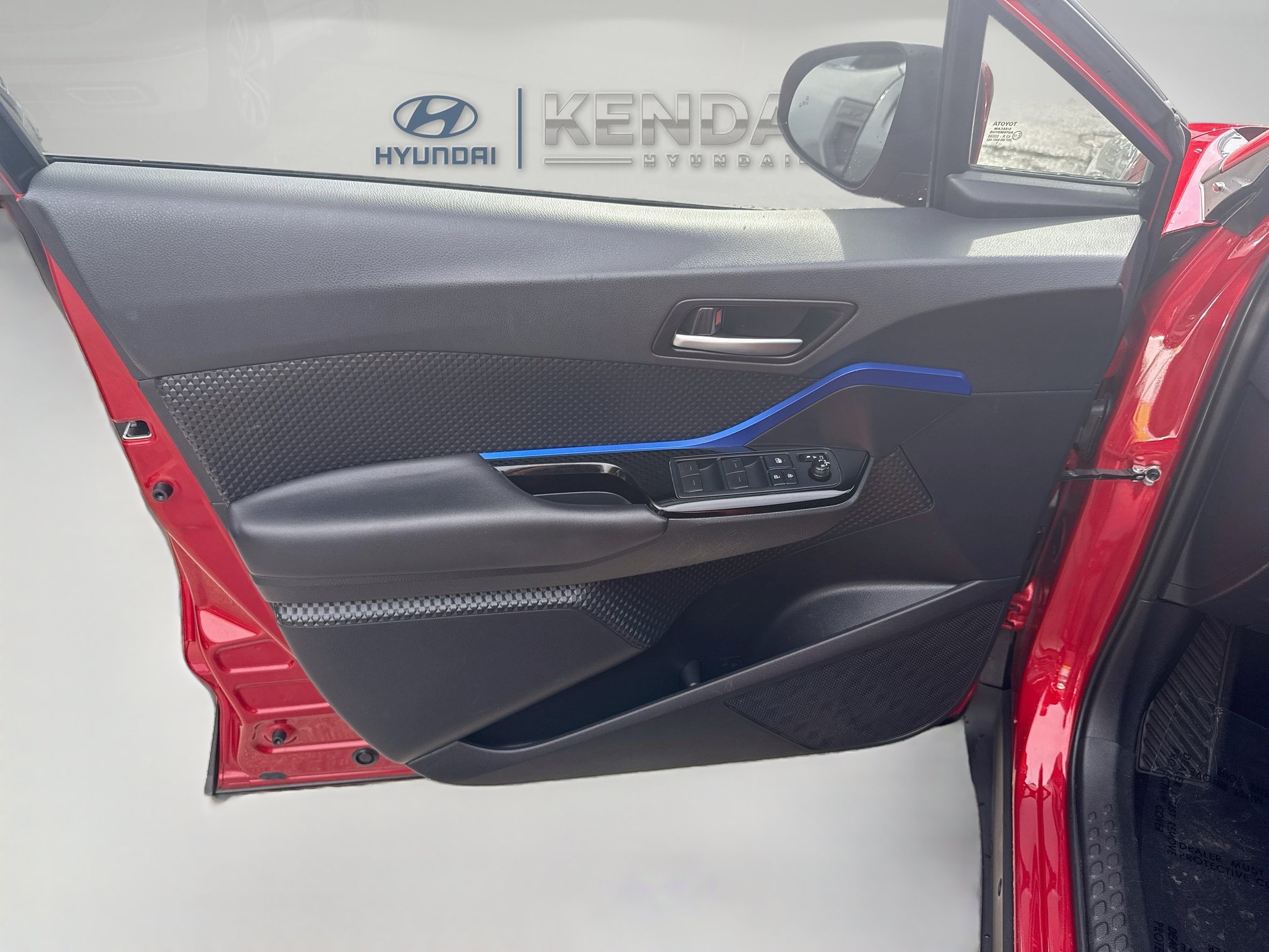 Used 2021 Toyota C-HR XLE FWD image 17