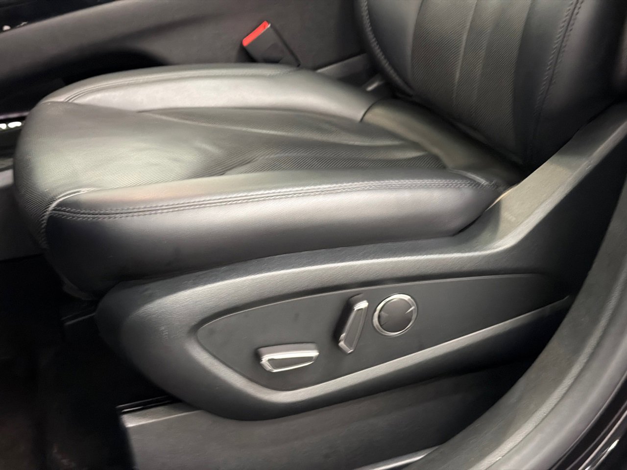 Certified 2022 Lincoln Nautilus Reserve w/ Equipment Group 201A image 17