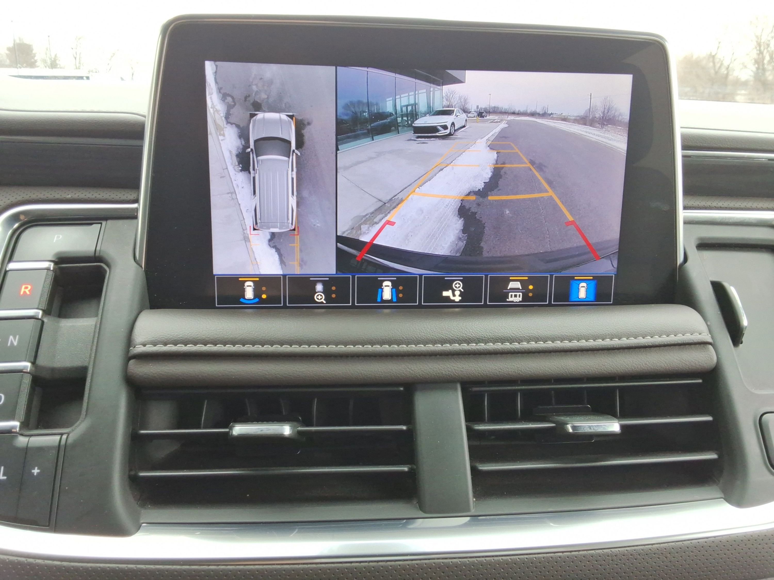 Used 2021 GMC Yukon XL SLT w/ SLT Luxury Plus Package image 16