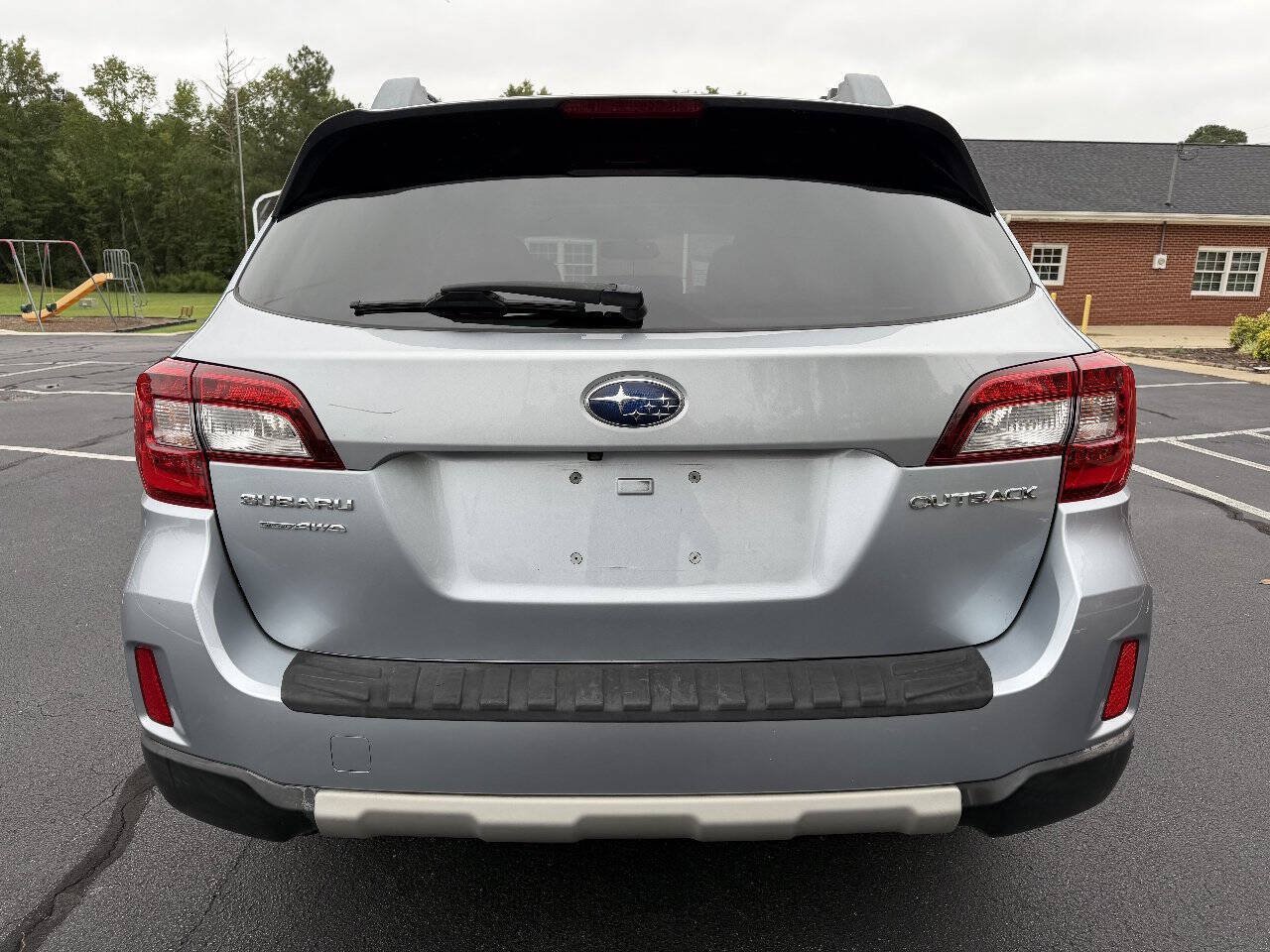 Used 2015 Subaru Outback 2.5i Limited AWD/4WD image 6