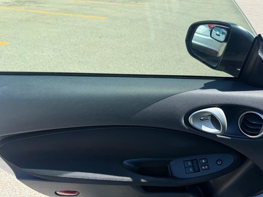 Used 2015 Nissan 370Z Coupe RWD image 9