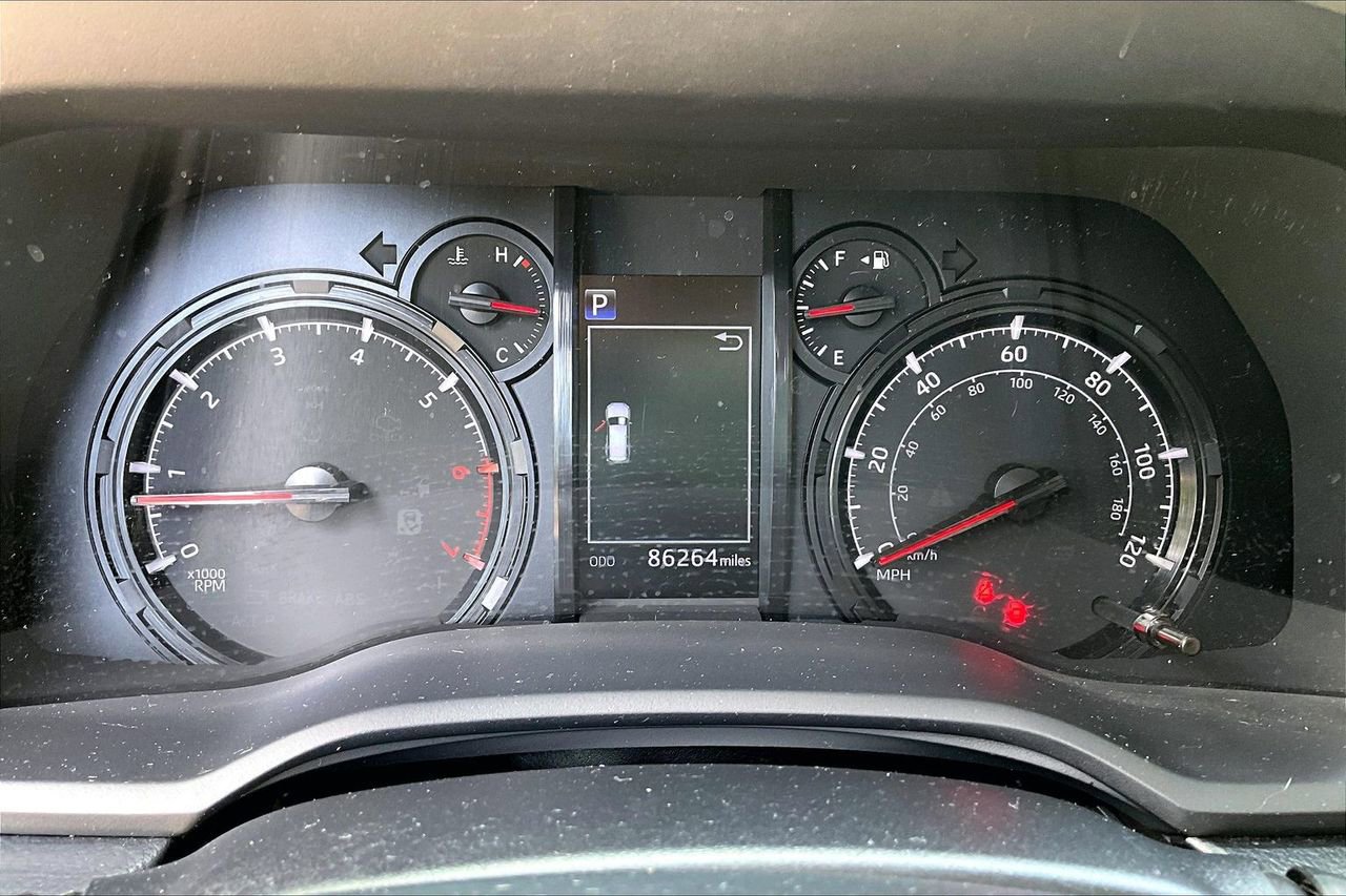 Used 2022 Toyota 4Runner SR5 AWD/4WD image 12