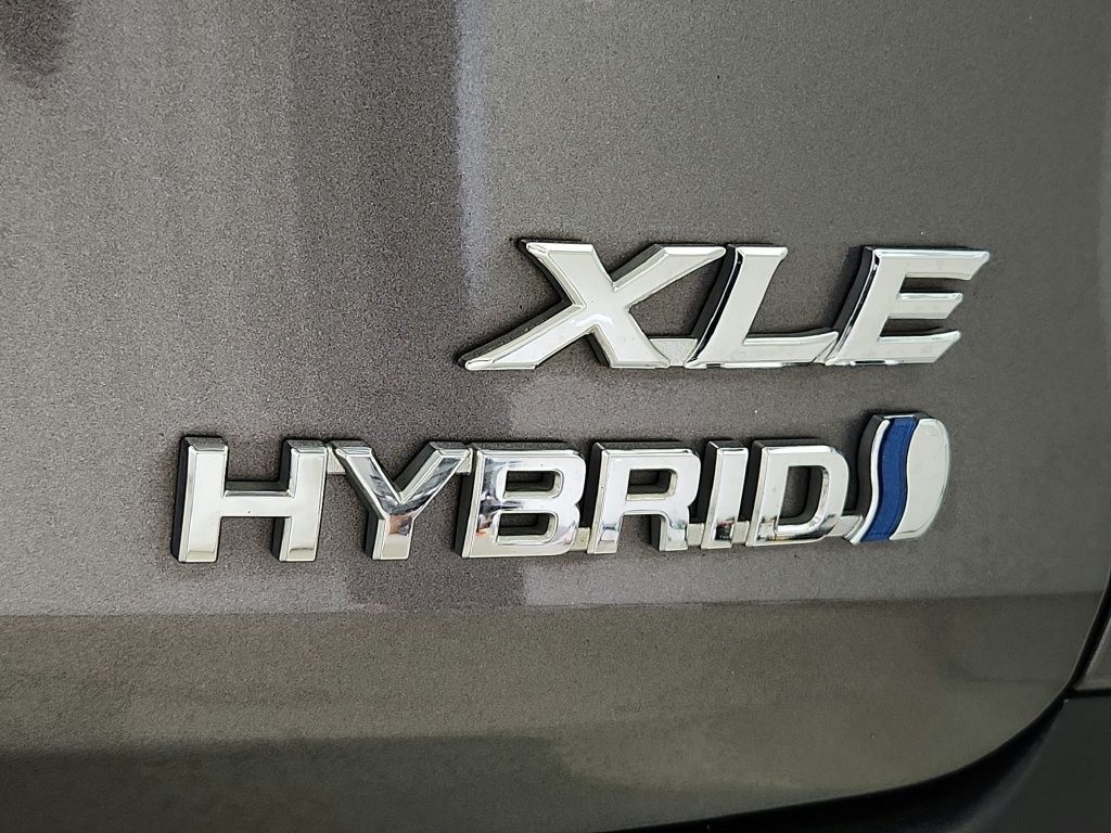 Used 2021 Toyota Sienna XLE w/ XLE Plus Package FWD image 37