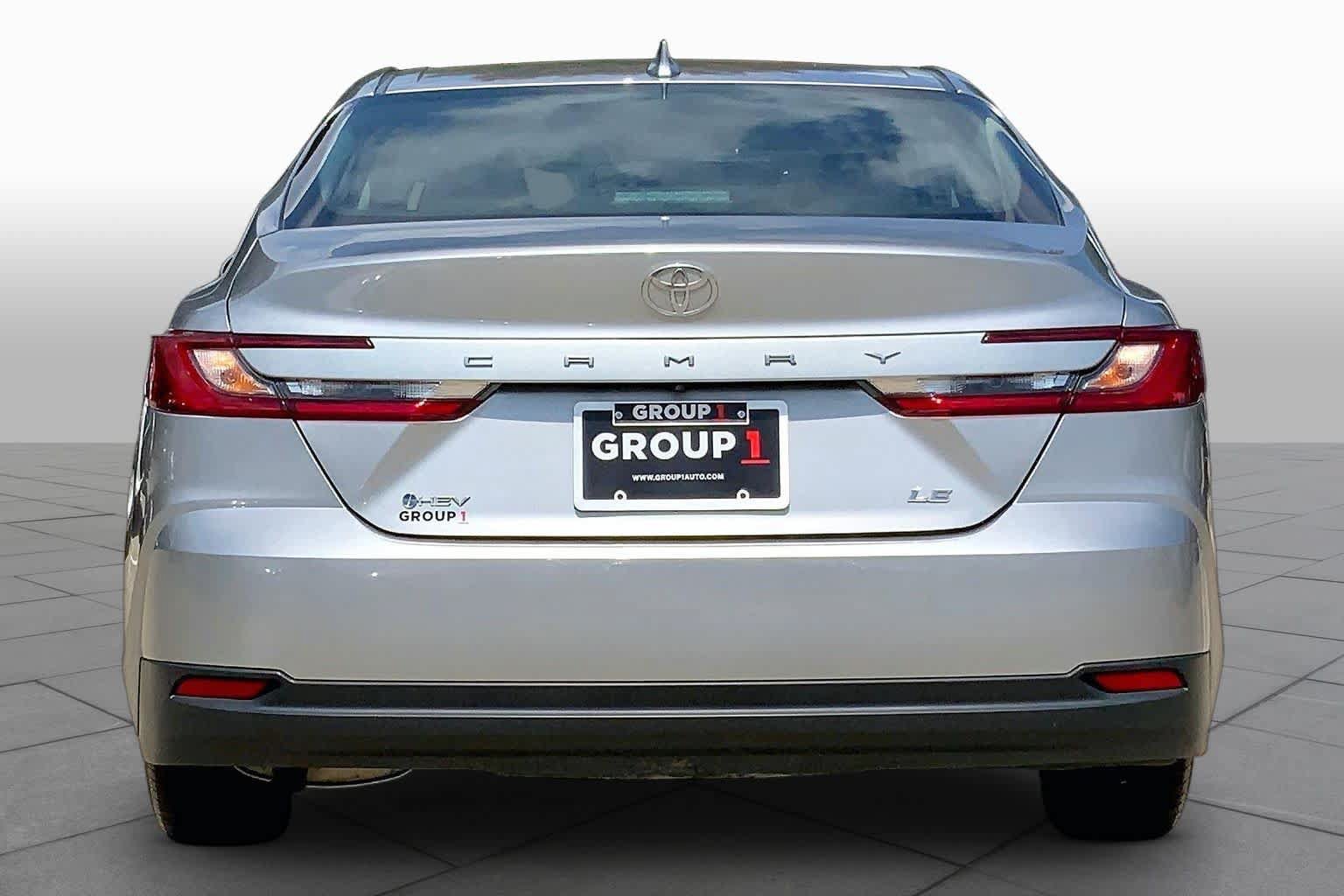 Used 2025 Toyota Camry LE FWD image 5