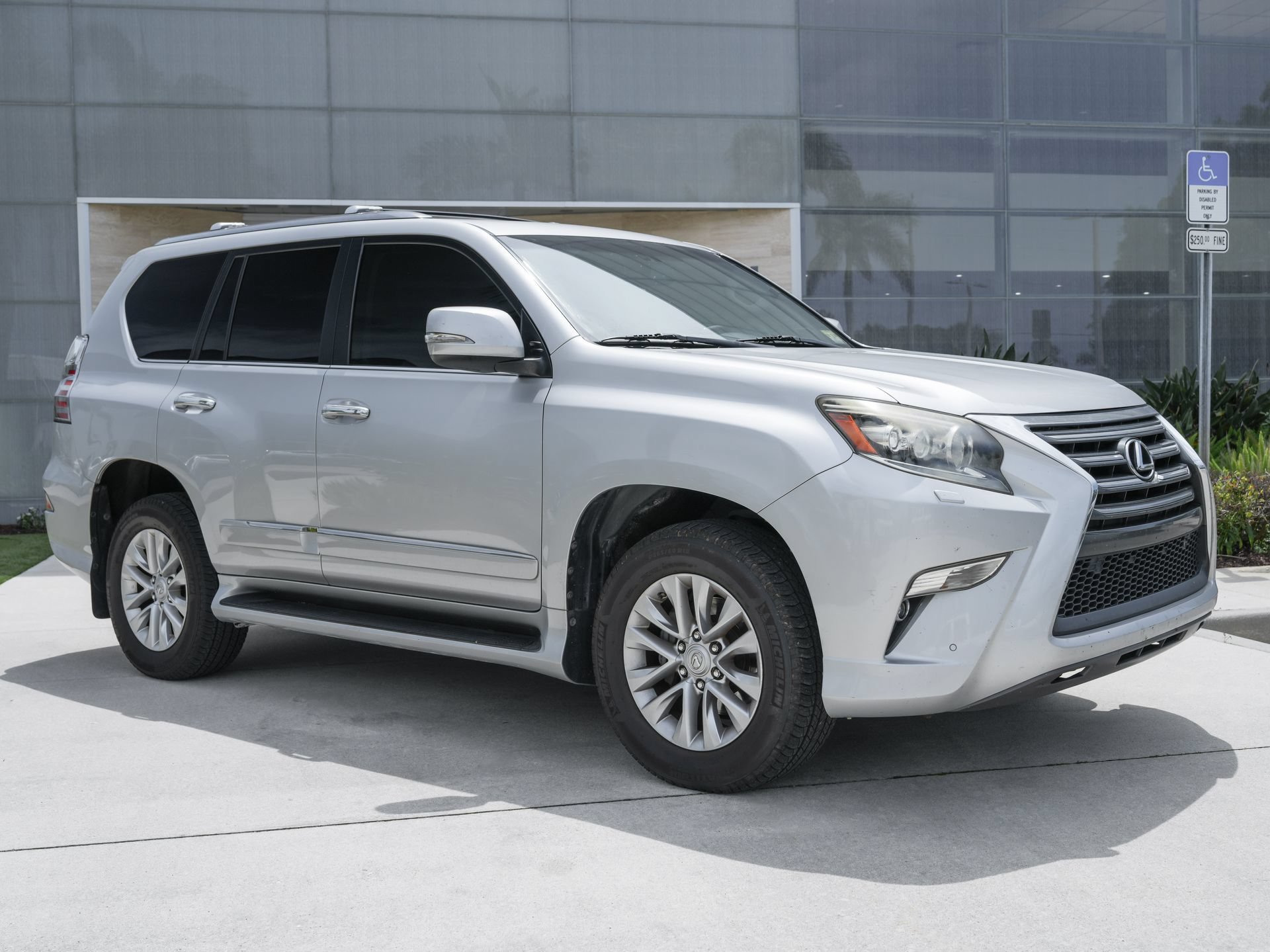 Used 2014 Lexus GX 460 w/ Premium Package AWD/4WD image 4
