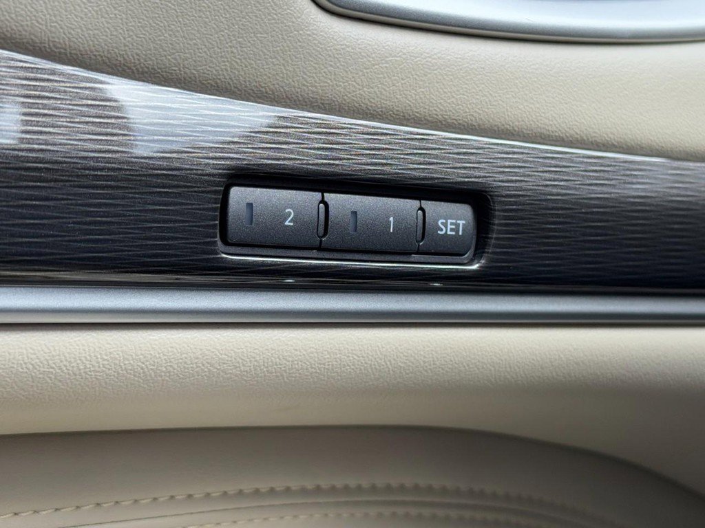 Used 2019 INFINITI QX60 Luxe w/ Essential Package image 16