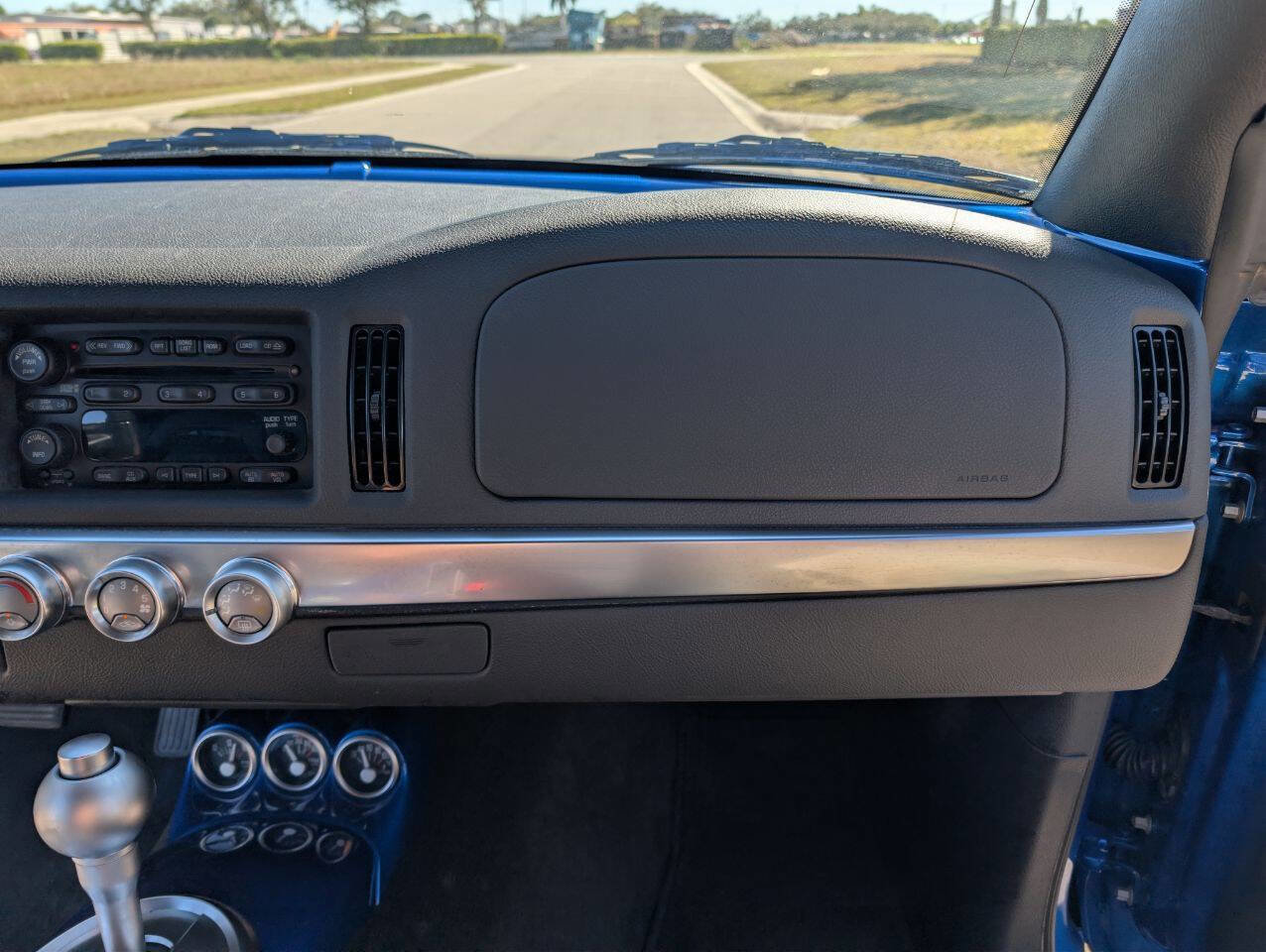 Used 2006 Chevrolet SSR w/ Preferred Equipment Group image 19