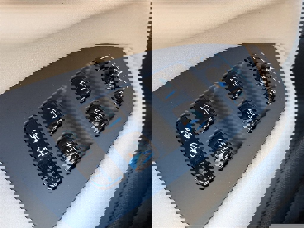 New 2026 Volvo XC90 B6 Plus w/ Protection Package Premier image 29