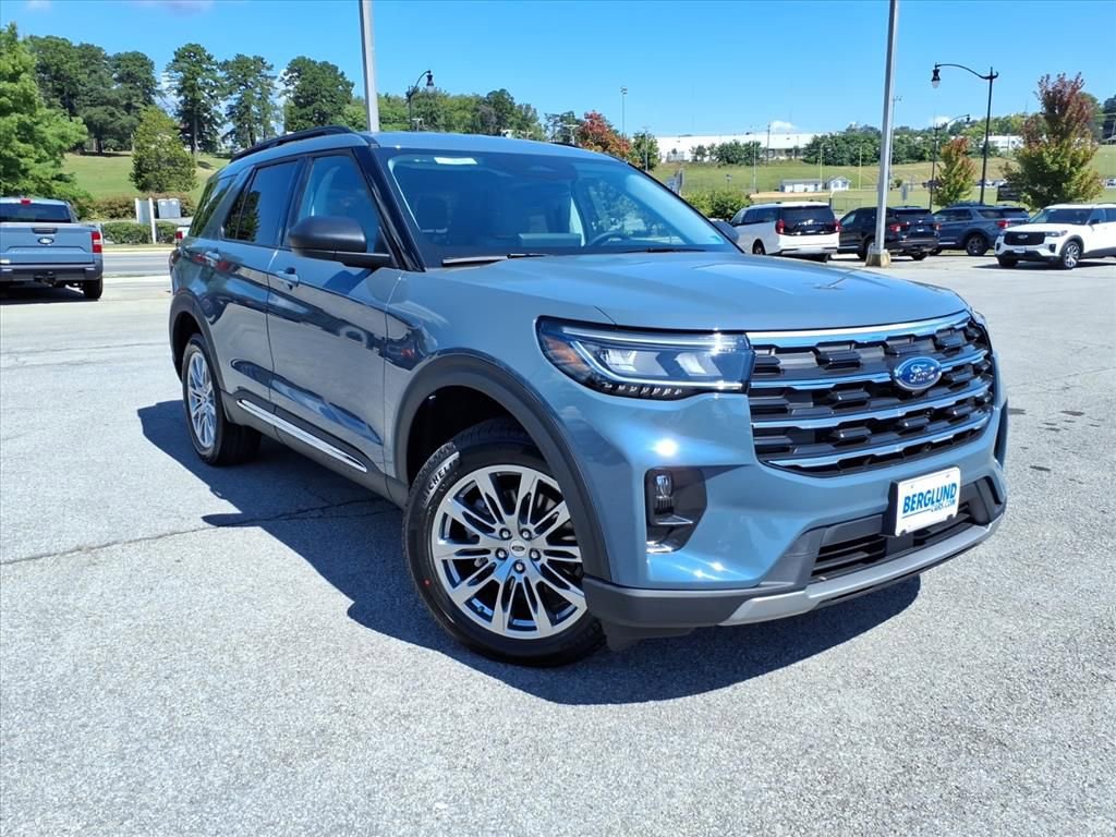 Used 2025 Ford Explorer Active w/ Active Comfort Package image 3